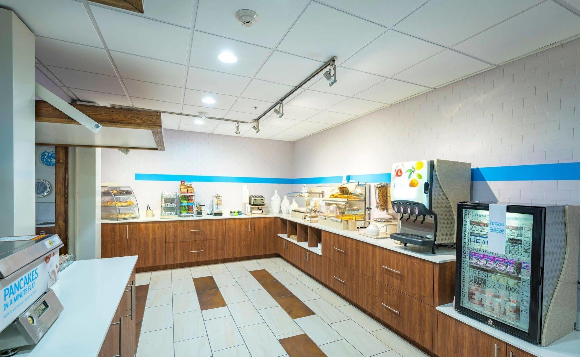 Holiday Inn Express Peoria North - Glendale By Ihg Dış mekan fotoğraf
