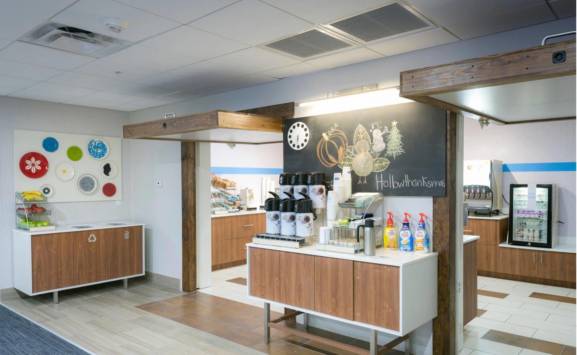 Holiday Inn Express Peoria North - Glendale By Ihg Dış mekan fotoğraf